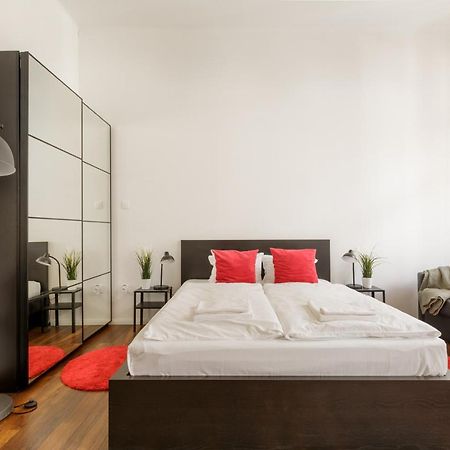 Red Dot Two - New Unit In The Heart Of Party Town Apartment Будапеща Екстериор снимка
