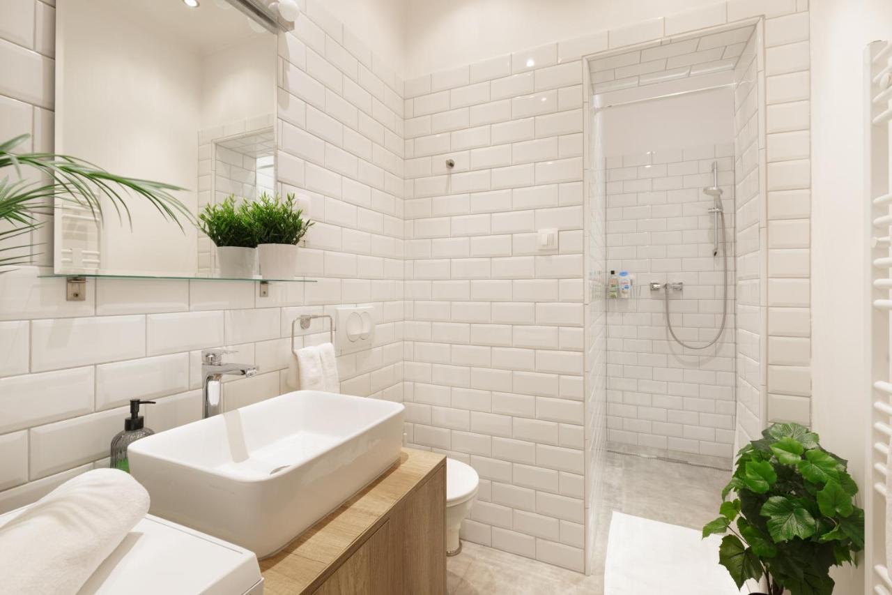 Red Dot Two - New Unit In The Heart Of Party Town Apartment Будапеща Екстериор снимка