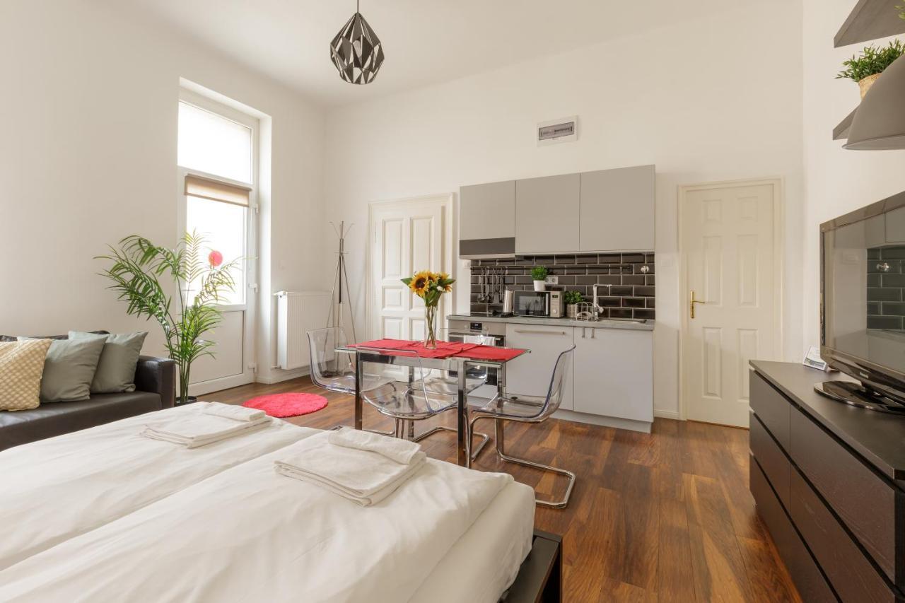 Red Dot Two - New Unit In The Heart Of Party Town Apartment Будапеща Екстериор снимка